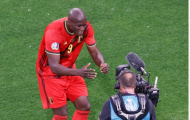 Lukaku động viên Eriksen sau khi ghi bàn