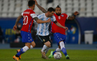 Messi cô đơn cùng cực, đối đầu rừng cầu thủ Chile mà không ai hỗ trợ