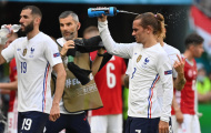 Griezmann bảo vệ Benzema