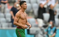Ronaldo khoe body hoàn hảo không uống Coca thế nào?