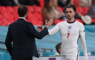 Neville khẳng định Southgate sẽ mắc kẹt với Saka và Grealish