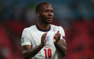 Sterling nói điểm khác biệt về Saka và Grealish sau khi lập công