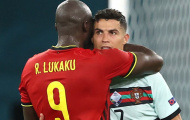 Bỉ đi tiếp, Lukaku lập tức có 1 hành động với Ronaldo