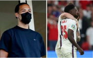 Van Dijk không đồng tình với quyết định để Bukayo Saka đá phạt đền?