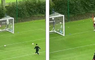 Kepa gây sốt với 8 lần sút trúng xà ngang liên tiếp