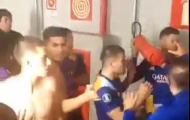 Marcos Rojo cầm bình cứu hỏa định ném vào đầu đồng nghiệp