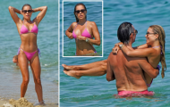 Cựu WAGs nổi tiếng tạo dáng sexy bên bãi biển