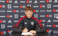 Man Utd ký hợp đồng với sao trẻ chạy cánh 17 tuổi