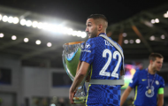 Hakim Ziyech băng bó, 1 tay ôm cúp ăn mừng