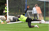 Lukaku trổ tài bắt gôn trước thềm đại chiến Arsenal
