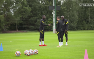 Ziyech tiến đến gần Zouma, gửi thông điệp 6 từ