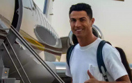 Ronaldo lần đầu xuất hiện ở M.U, được nhân vật đặc biệt chào đón