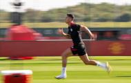 Ronaldo gây choáng khi tập buổi thứ 2 ở M.U, rõ thái độ của De Beek
