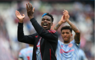 Carrick ra tận sân kéo Pogba vào đường hầm sau màn cà khịa West Ham