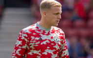 Nhìn hàng tiền vệ, Man Utd nên thay đổi quan điểm về Van de Beek