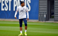 Mbappe ghi bàn đẳng cấp trên sân tập
