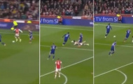 Phô diễn kỹ thuật, Nicolas Pepe ngã sấp mặt