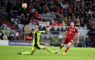 Lewandowski lập siêu kỷ lục, đưa Bayern tiến thẳng vào vòng trong