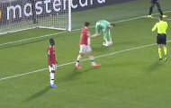 Bailly cũng 'cạn lời' với pha xử lý kém cỏi của Maguire