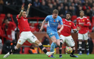 Khoảnh khắc lỗi của De Bruyne chỉ ra điểm đáng xấu hổ của Man Utd
