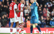Ben White điên tiết với Gabriel trong ngày Arsenal nối dài mạch thắng