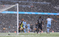 Hạ West Ham trong cơn mưa tuyết, Man City gây áp lực lên Chelsea