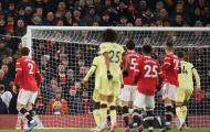 Nằm sân khiến Man Utd bị thủng lưới, De Gea bị tố giả vờ