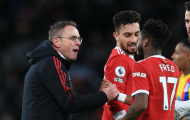 Rangnick làm 1 động tác với Fred khi kết thúc trận