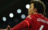Nhìn Trent Alexander-Arnold, 2 sao Liverpool đồng loạt ôm đầu