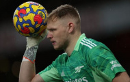 Sir Bobby Charlton dạy cho Aaron Ramsdale bài học về sự tôn trọng