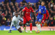 Sao Liverpool may mắn không bị đuổi khỏi sân