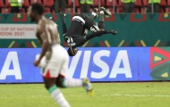 Thủ môn Burkina Faso gây sốt với pha ăn mừng khó thực hiện