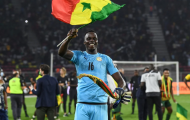 Chủ tịch FIFA trao tặng Mendy giải thưởng danh giá
