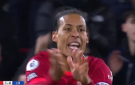 Klopp và Van Dijk sôi máu với trọng tài