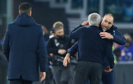 Mourinho nhận thẻ đỏ vì chế nhạo trọng tài
