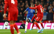 Sao Liverpool thoát thẻ đỏ, Gary Neville lập tức lên tiếng
