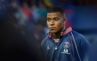 Người hâm mộ PSG treo băng rôn xin Mbappe ở lại