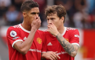 Chọn Varane hay Lindelof? Rangnick trả lời truyền thông
