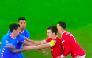 Maguire ám hại Ronaldo; Simeone lo chạy trốn CĐV M.U