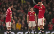 Ronaldo phản ứng bất ngờ với trọng tài sau bàn thua của Man Utd