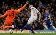 Đối diện Benzema, các thủ môn bị át vía khó hiểu