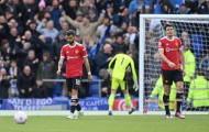 Cầu thủ MU chơi bóng như muốn nghỉ hè sớm