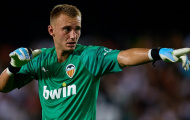 Valencia cố bán tháo Jasper Cillessen