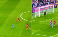 Sterling 'hóa đá' khi 1 chọi 1 với Van Dijk