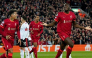 Trung vệ lại ghi bàn, Liverpool vào bán kết trong mưa bàn thắng