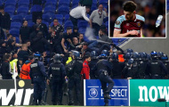 Bạo loạn nổ ra, Declan Rice lĩnh trọn chai nước từ CĐV đối thủ