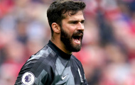 Alisson khiến Klopp đau đầu với vấn đề tương tự Salah, Mane