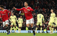 Phản ứng của Ronaldo khi được tặng áo đấu Arsenal