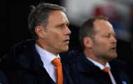Marco van Basten chế giễu M.U sau trận thua nhục Liverpool
