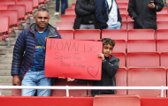 CĐV Arsenal chia buồn với Ronaldo